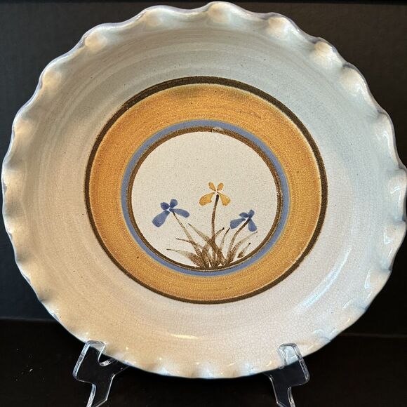 Stoneware Pie Plate Vintage Blue/Gold Iris flowers Fluted Glazed Edges Blue Trim - Picture 2 of 9